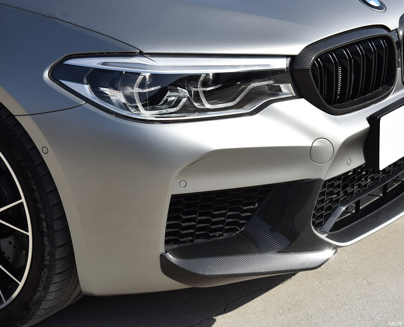 Dry Carbon Fiber - Front Splitter MP Style [BMW M5 F90 PRE-LCI]